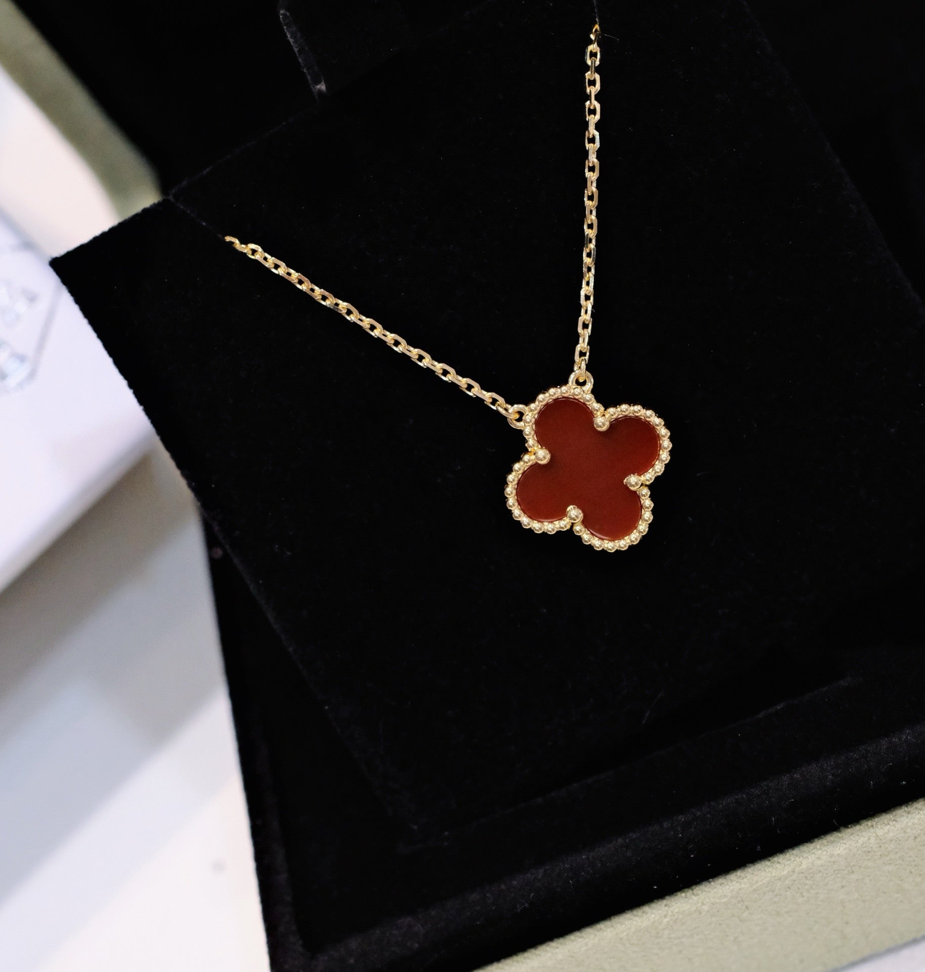 COLLIER FLEUR UNIQUE CORNALINE TRÈFLE 15 MM