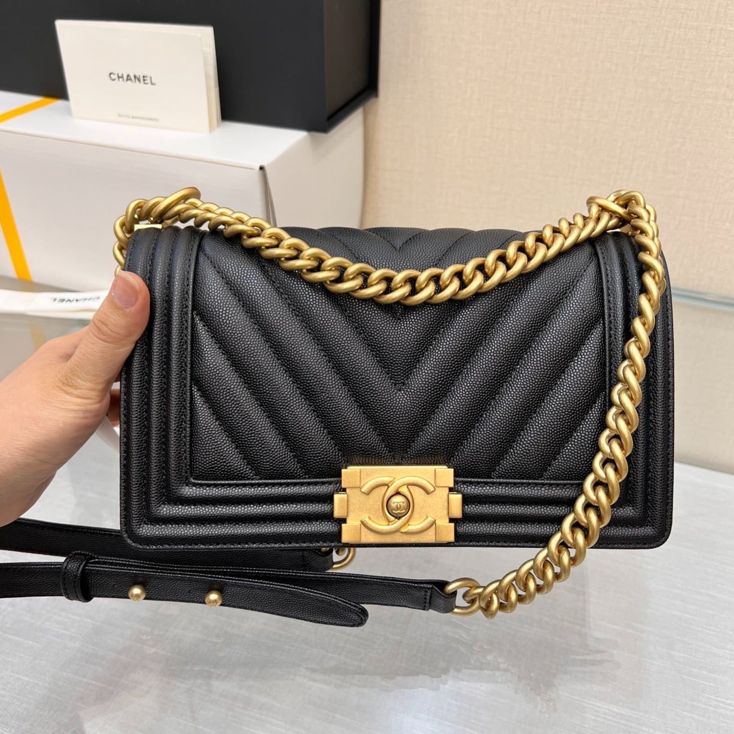 SAC GARÇON MOYEN 25 NOIR CHEVRON CAVIAR QUINCAILLERIE RUTHENIUM