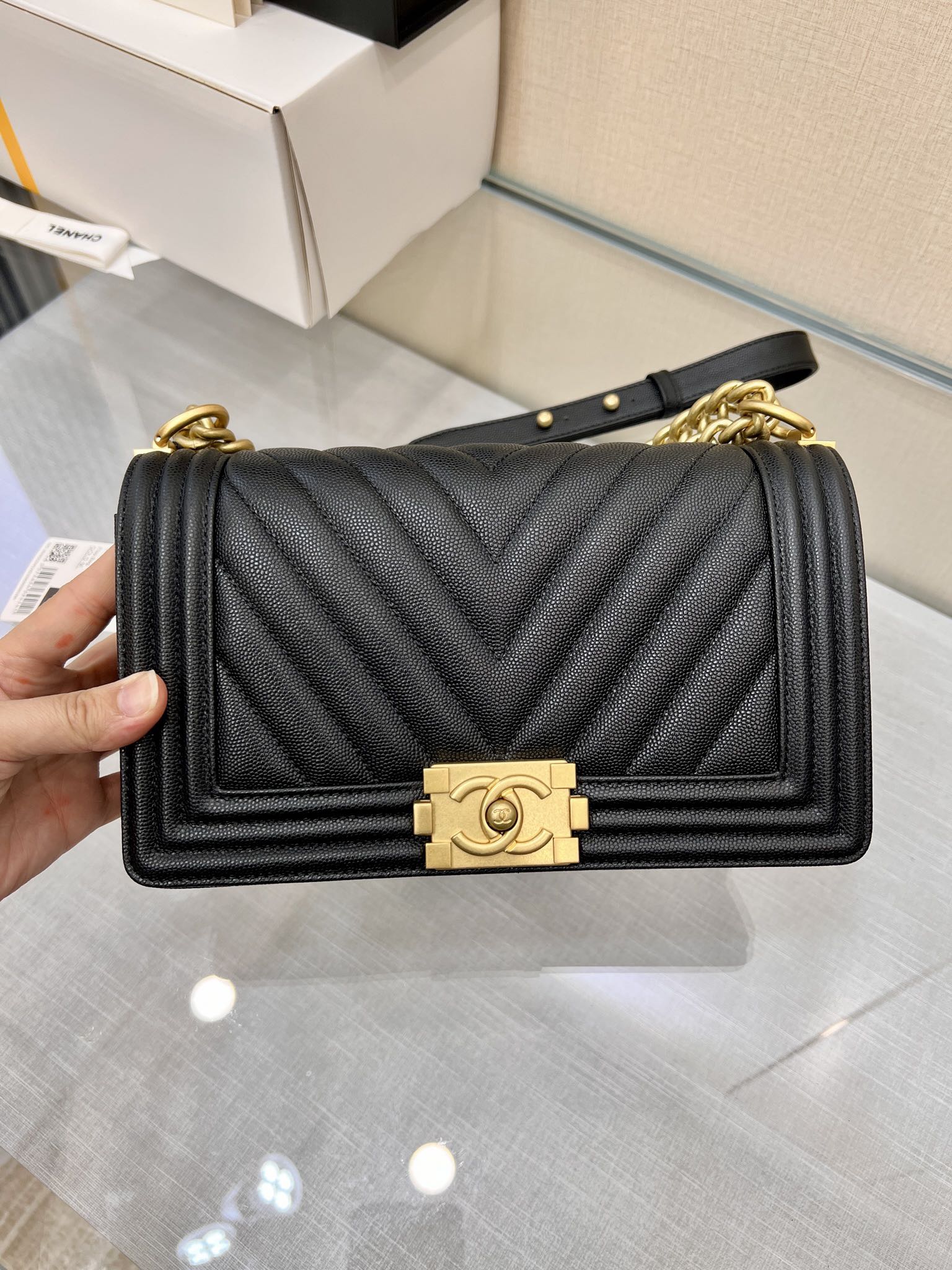 SAC GARÇON MOYEN 25 NOIR CHEVRON CAVIAR QUINCAILLERIE RUTHENIUM
