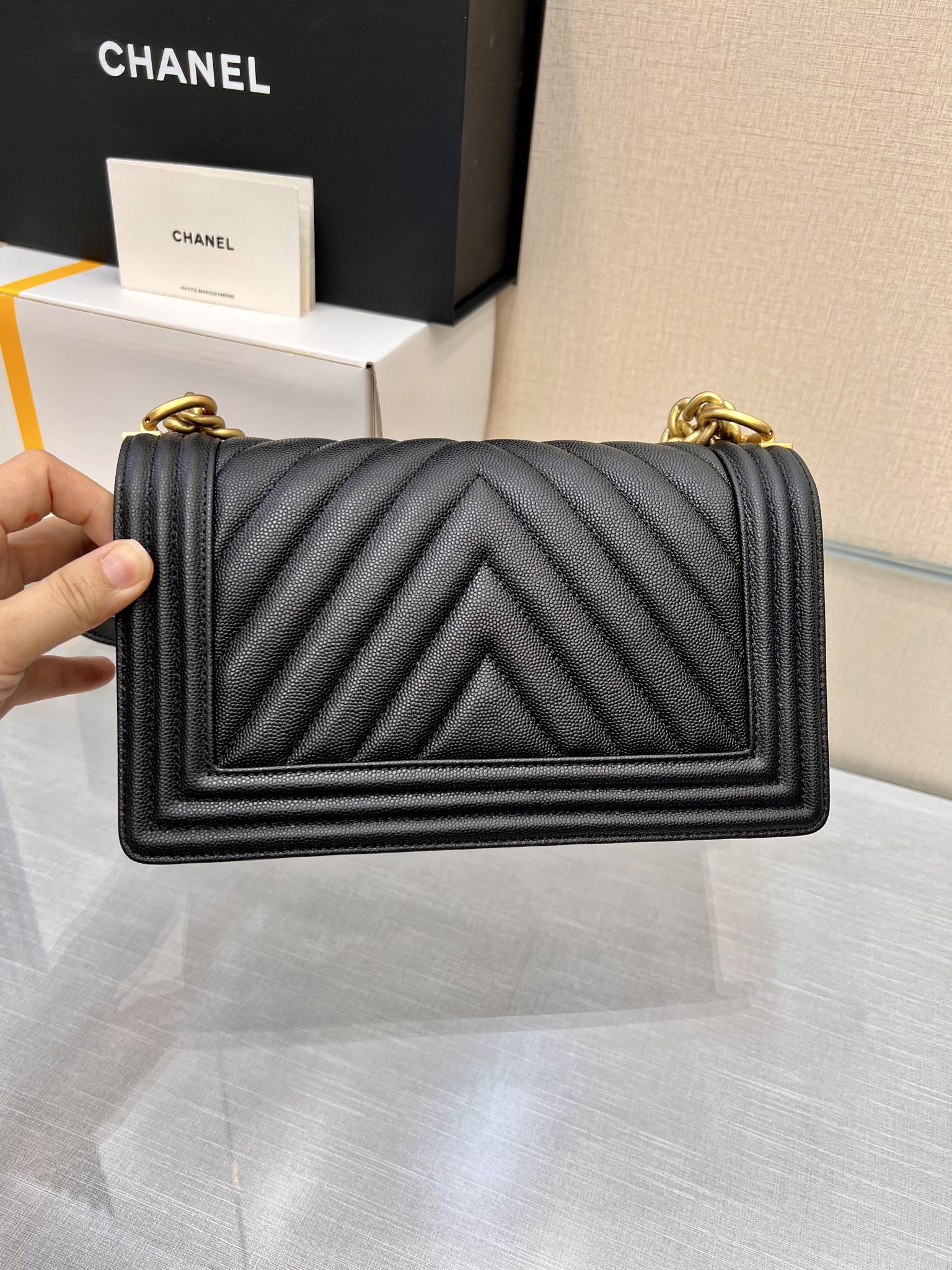 SAC GARÇON MOYEN 25 NOIR CHEVRON CAVIAR QUINCAILLERIE RUTHENIUM