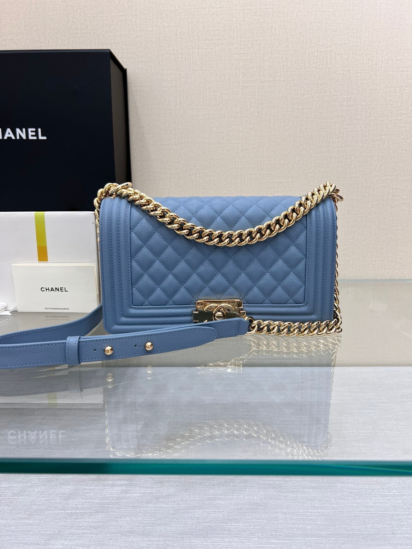 SAC GARÇON MOYEN 25 BLEU NUAGE CAVIAR QUINCAILLERIE OR