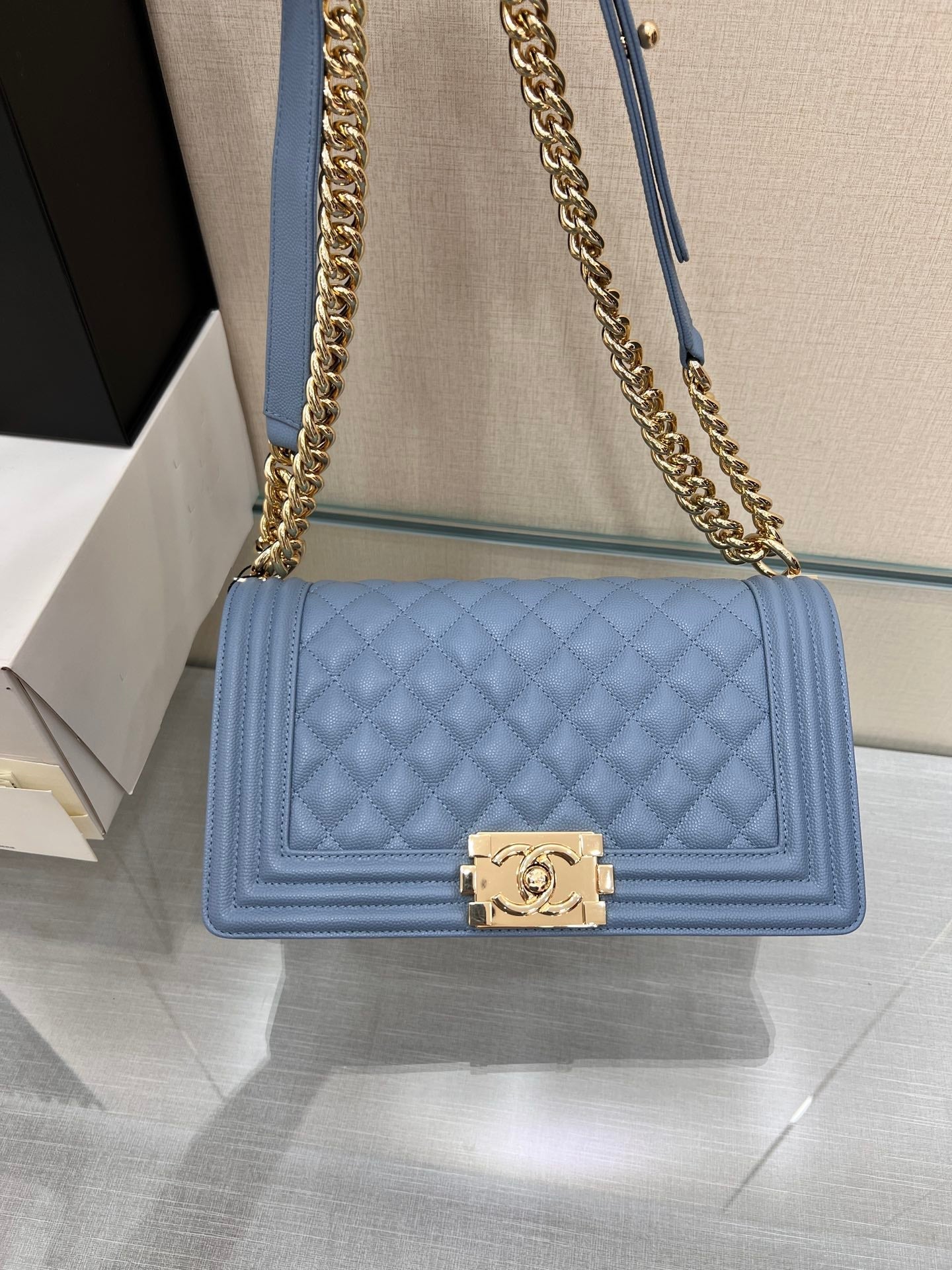 SAC GARÇON MOYEN 25 BLEU NUAGE CAVIAR QUINCAILLERIE OR