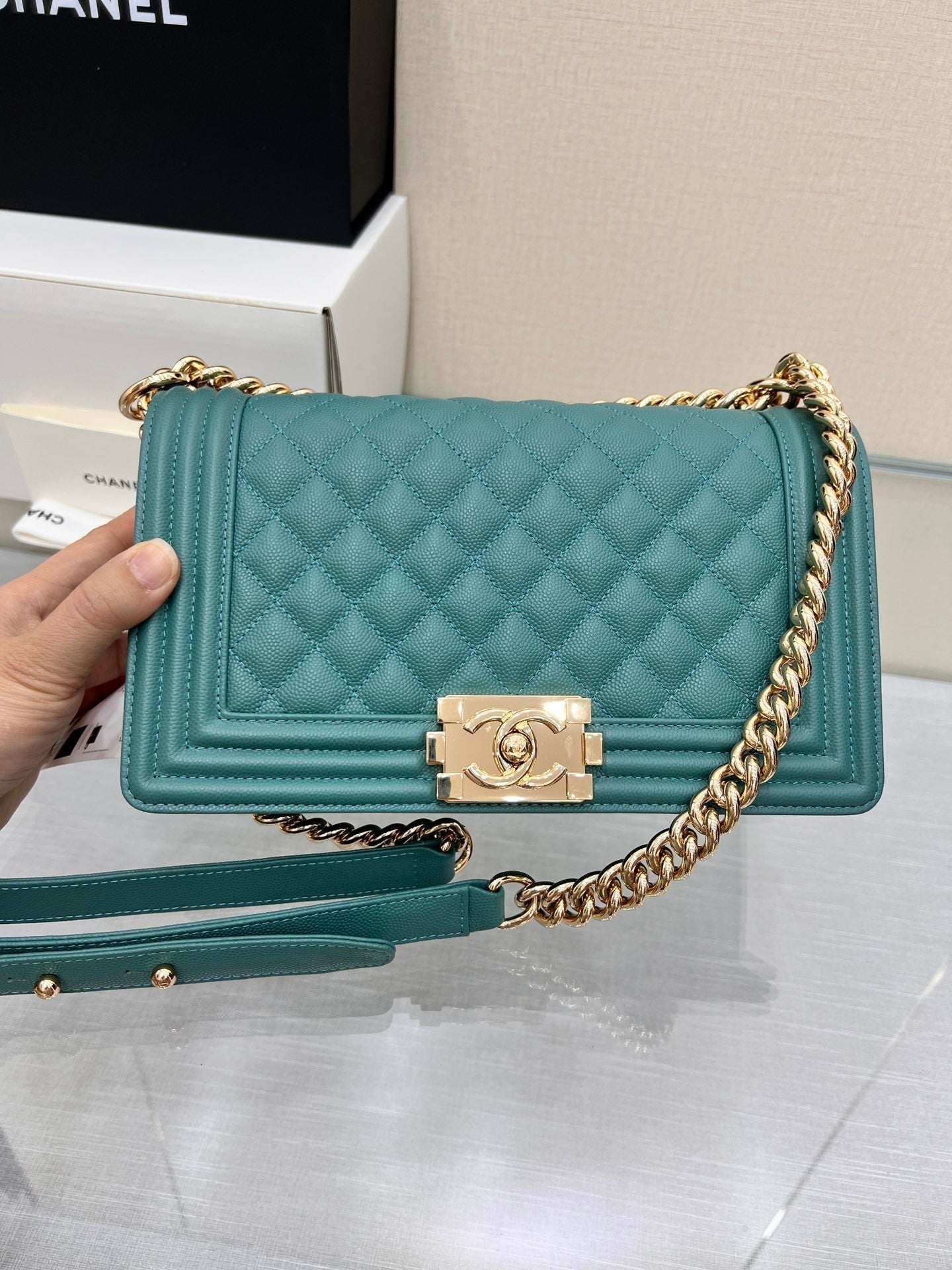 SAC GARÇON MOYEN 25 EVERGREEN CAVIAR QUINCAILLERIE OR