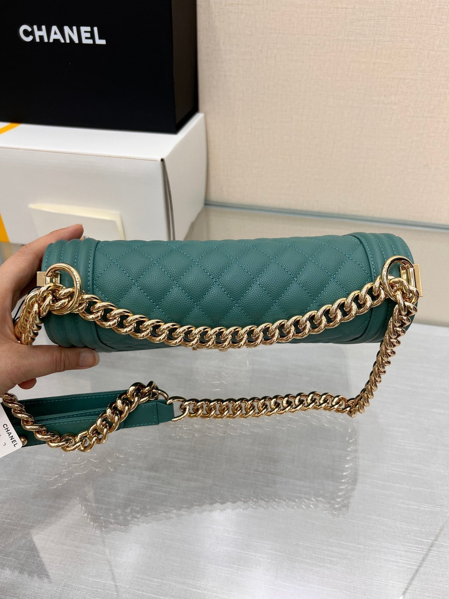 SAC GARÇON MOYEN 25 EVERGREEN CAVIAR QUINCAILLERIE OR
