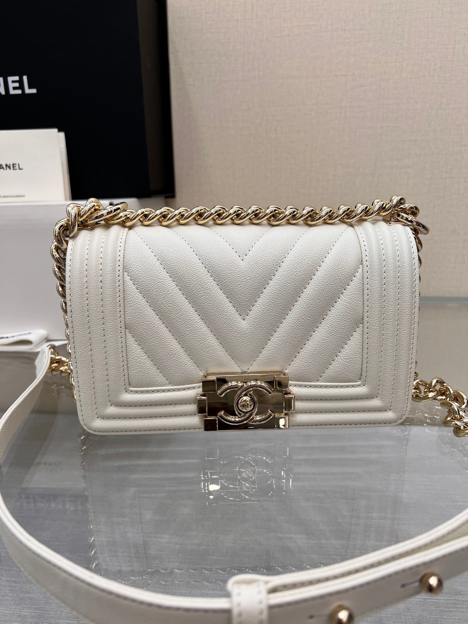 SAC GARÇON PETIT 20 CHEVRON BLANC CAVIAR QUINCAILLERIE OR