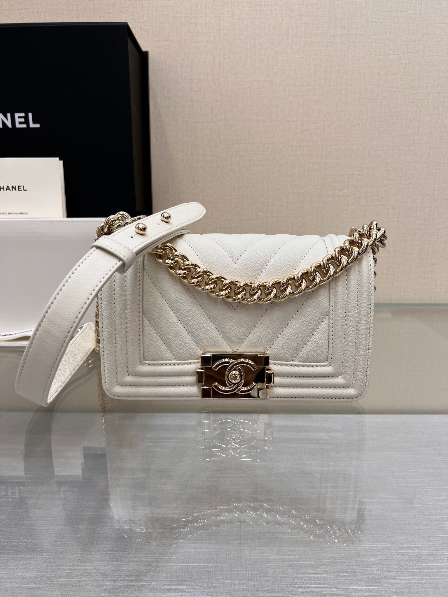 SAC GARÇON PETIT 20 CHEVRON BLANC CAVIAR QUINCAILLERIE OR