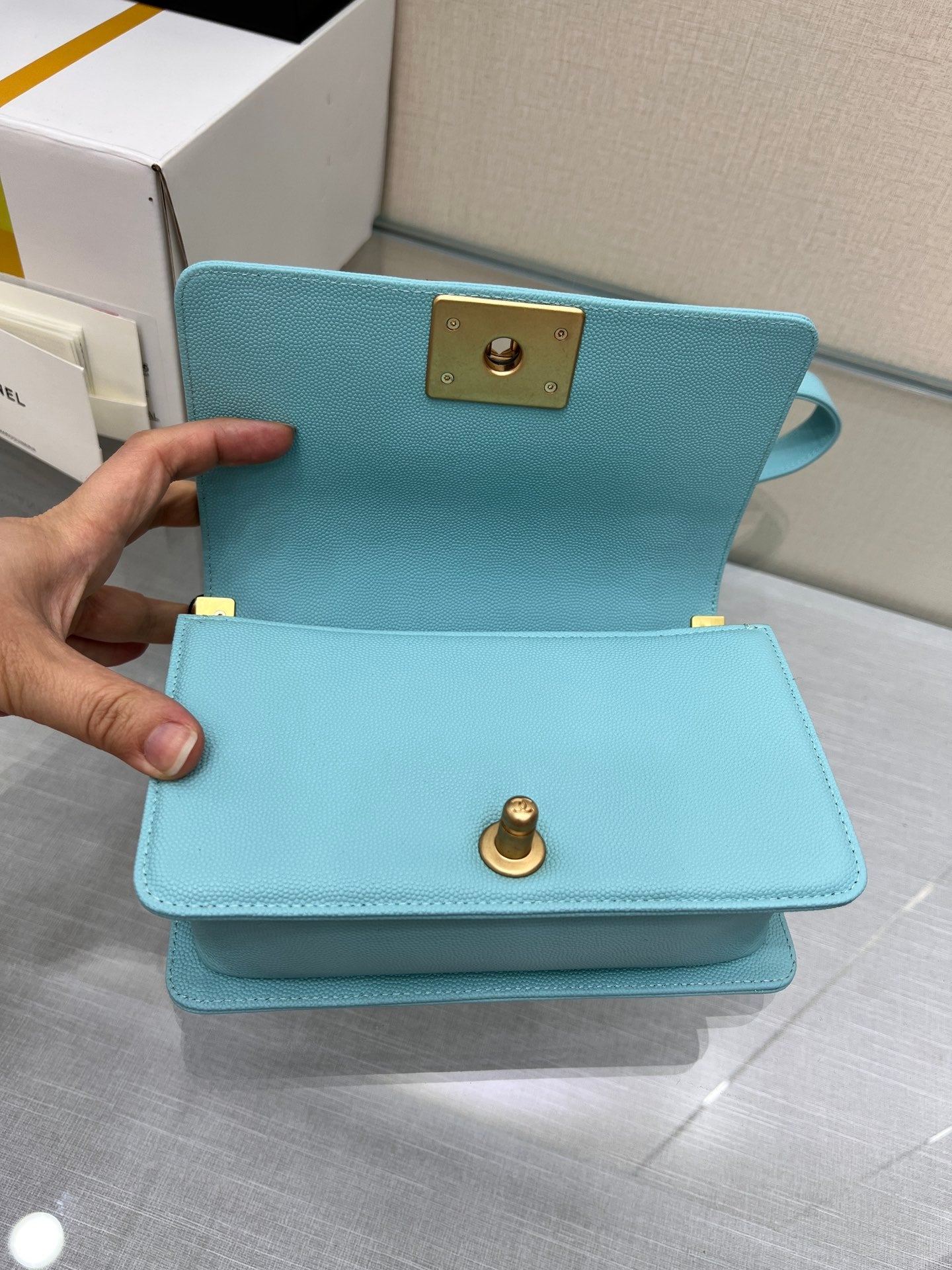 SAC GARÇON PETIT 20 BLEU NUAGE CAVIAR QUINCAILLERIE OR