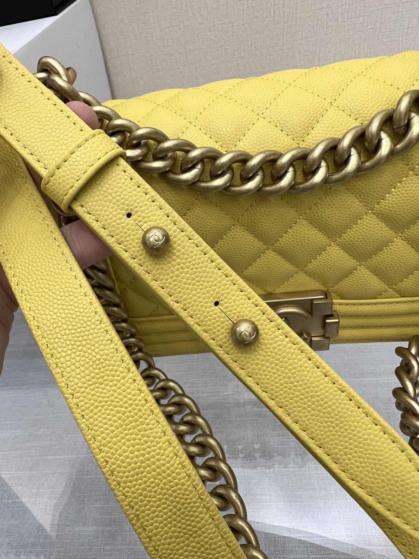 SAC GARÇON PETIT 20 CAVIAR JAUNE QUINCAILLERIE OR