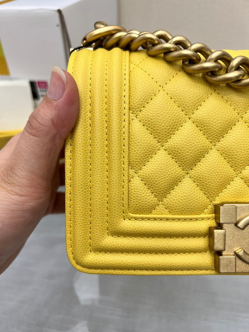 SAC GARÇON PETIT 20 CAVIAR JAUNE QUINCAILLERIE OR