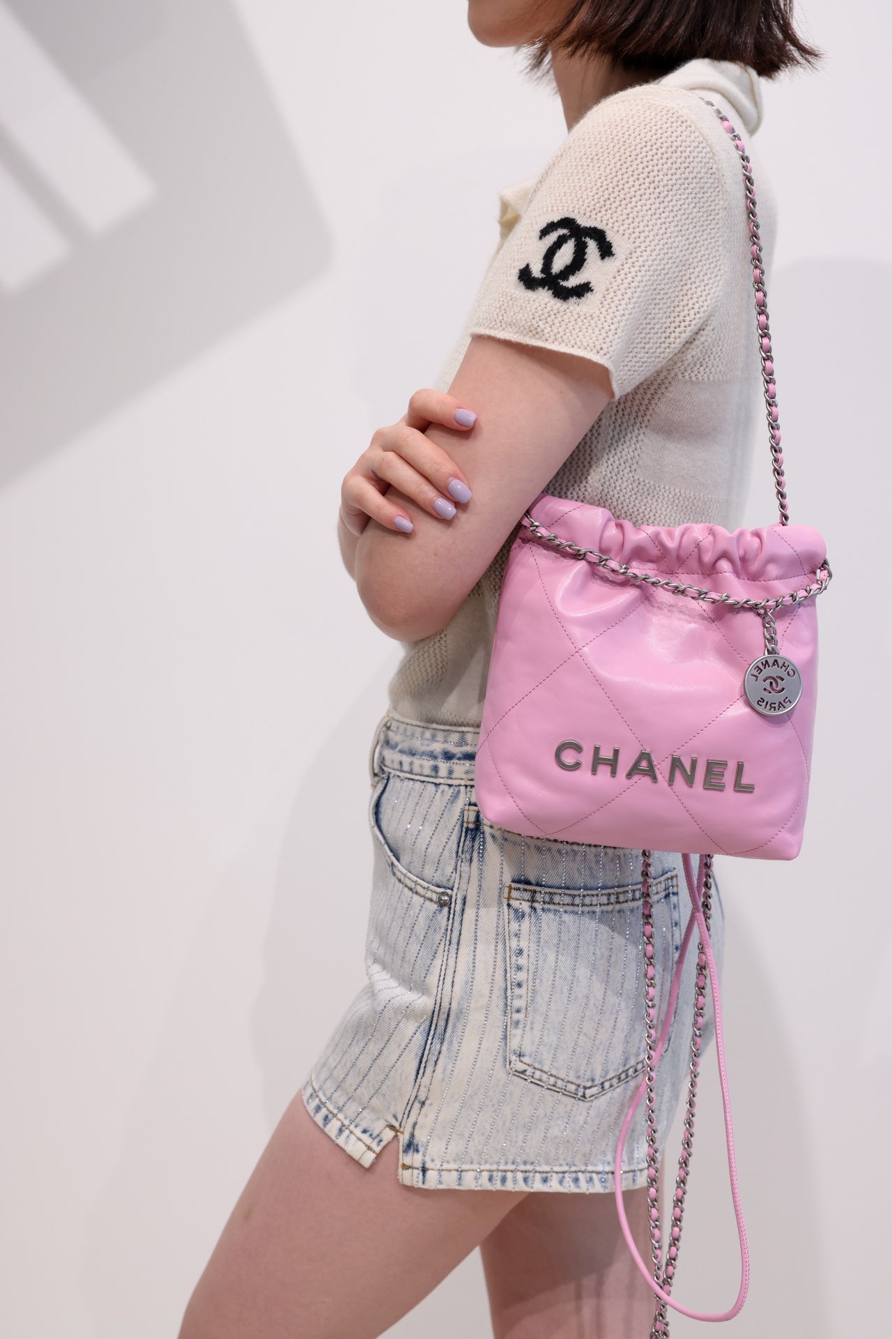 SAC HOBO CC 22 EN CUIR D'AGNEAU ROSE QUINCAILLERIE ARGENTÉE 20 CM