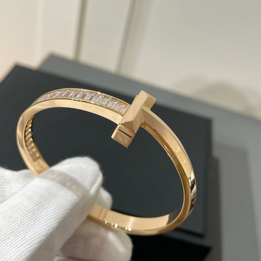 WIDE HINGED BANGLE ROSE GOLD WITH BAGUETTE DIAMONDS