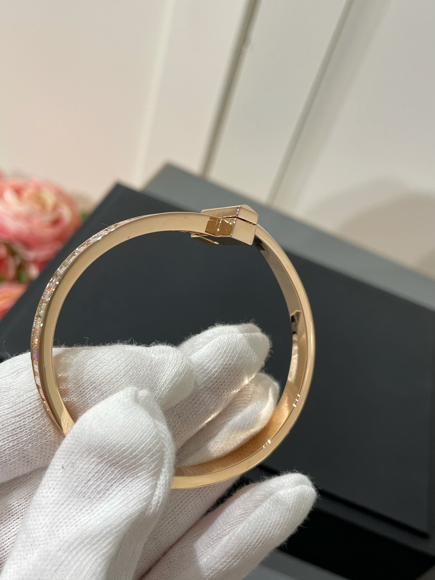 WIDE HINGED BANGLE ROSE GOLD WITH BAGUETTE DIAMONDS