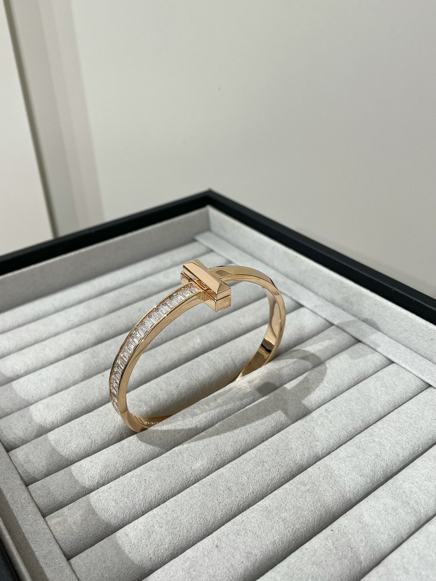 WIDE HINGED BANGLE ROSE GOLD WITH BAGUETTE DIAMONDS