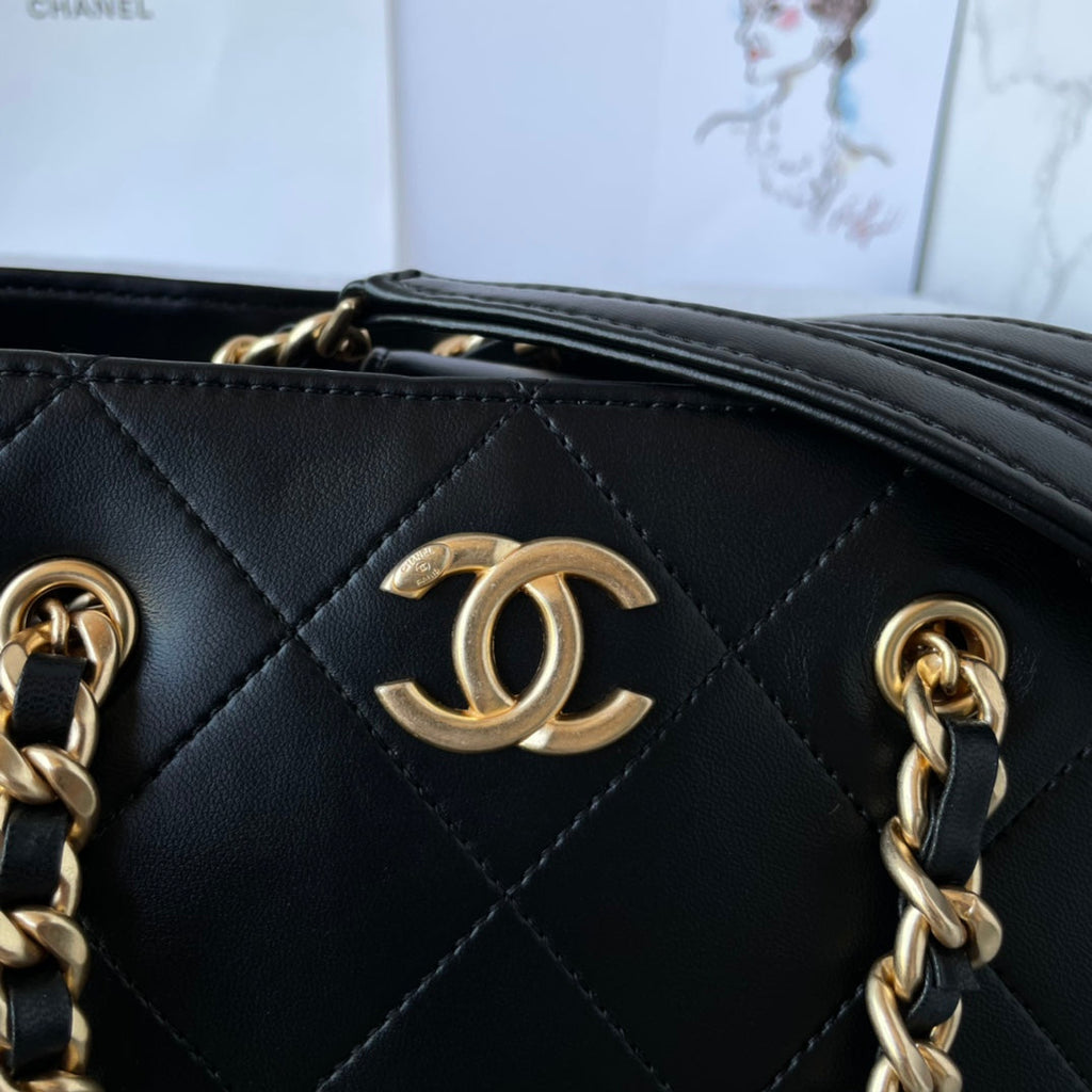 PETIT SAC CABAS 31 CM EN CUIR D'AGNEAU NOIR QUINCAILLERIE DORÉ