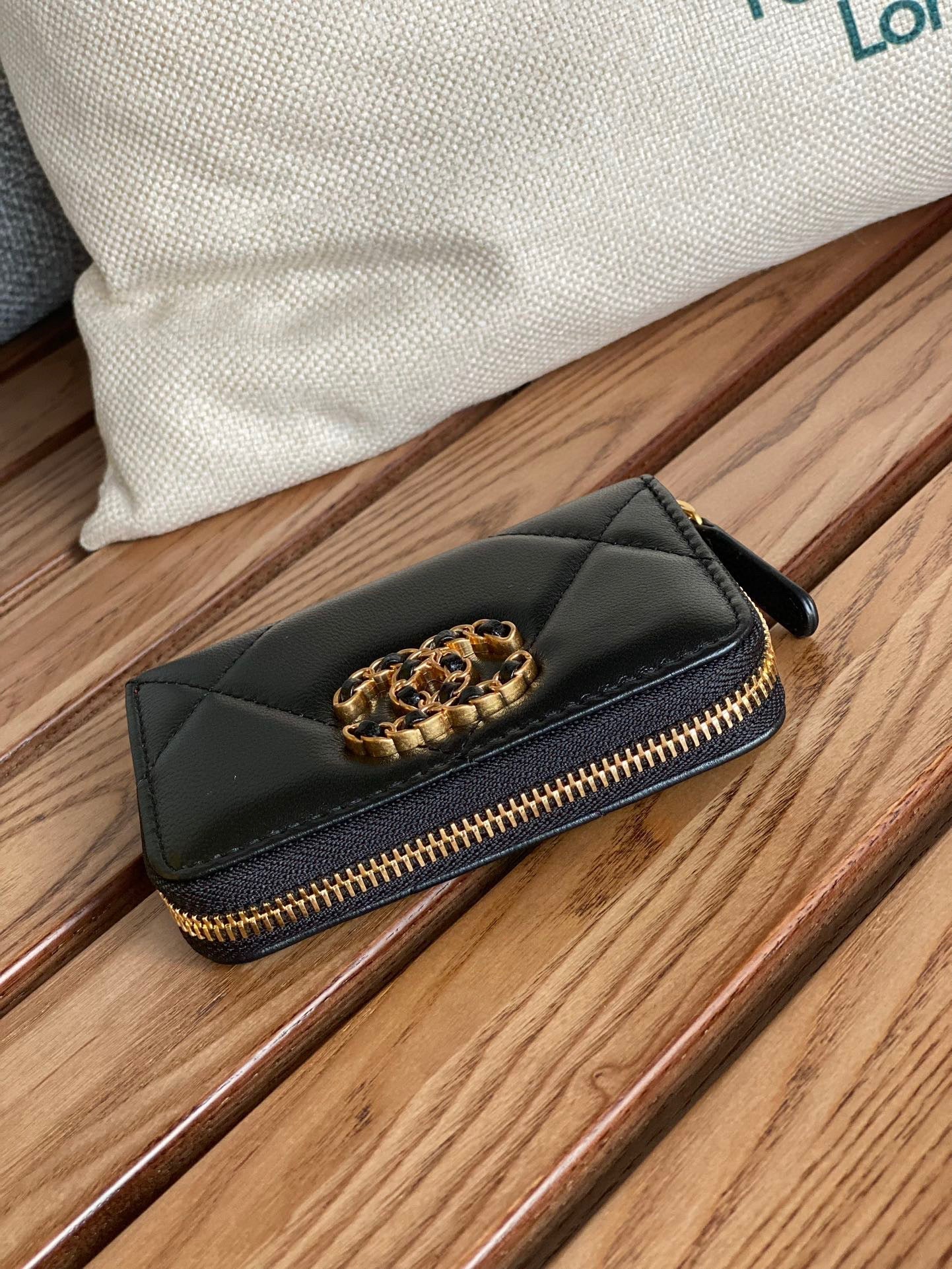 CC 19 ZIPPED COIN PURSE LAMBSKIN