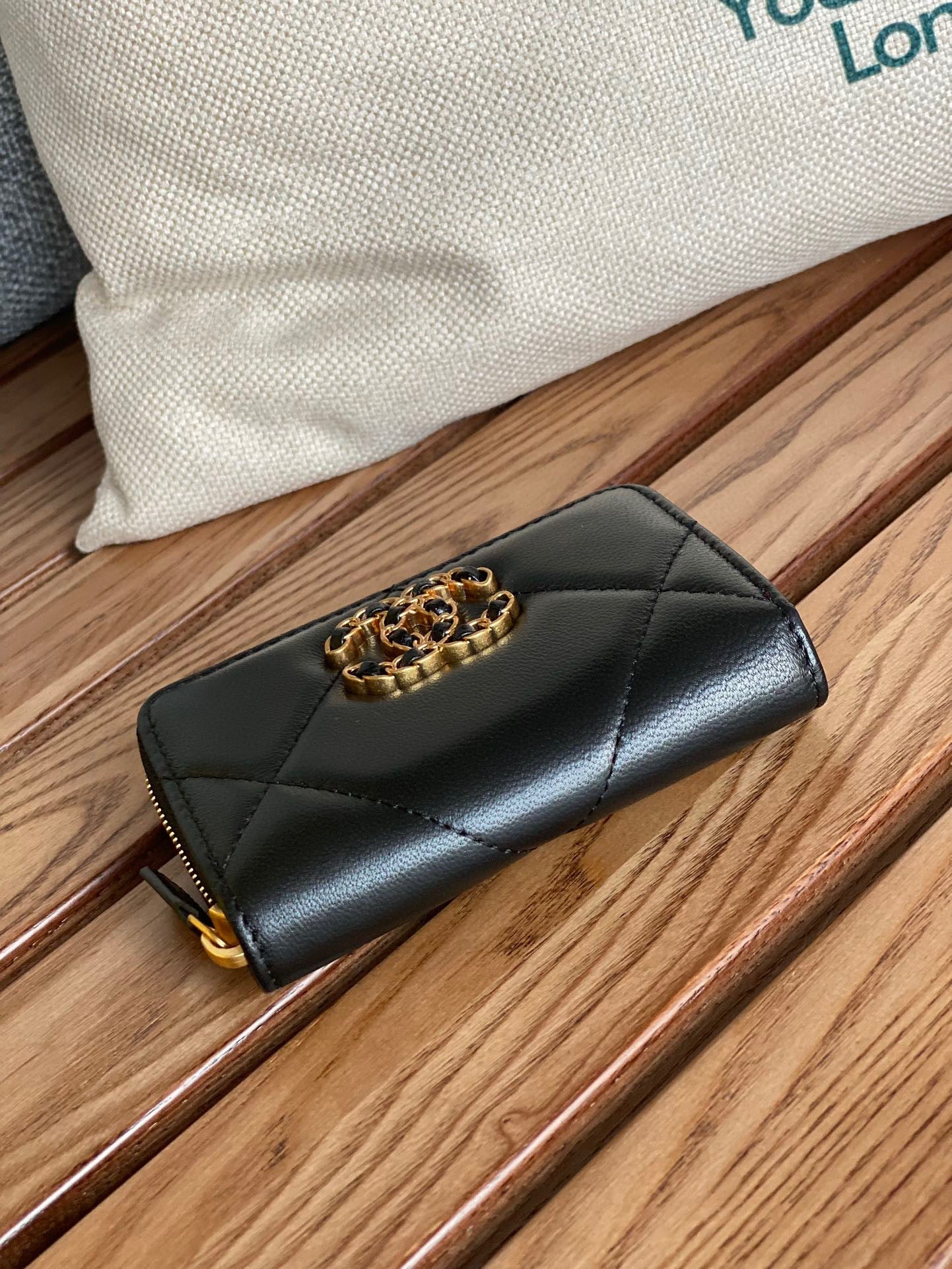 CC 19 ZIPPED COIN PURSE LAMBSKIN