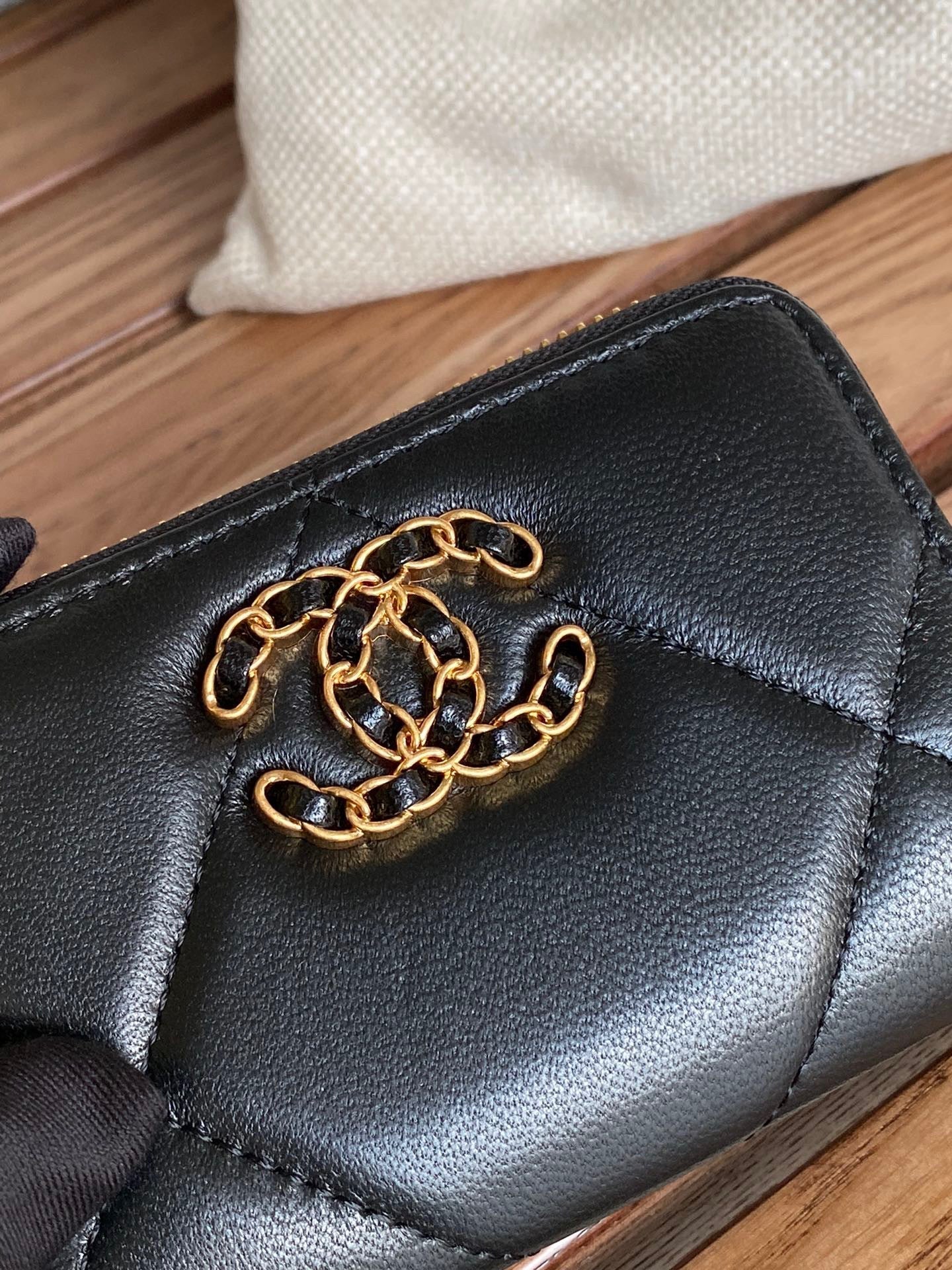CC 19 ZIPPED COIN PURSE LAMBSKIN