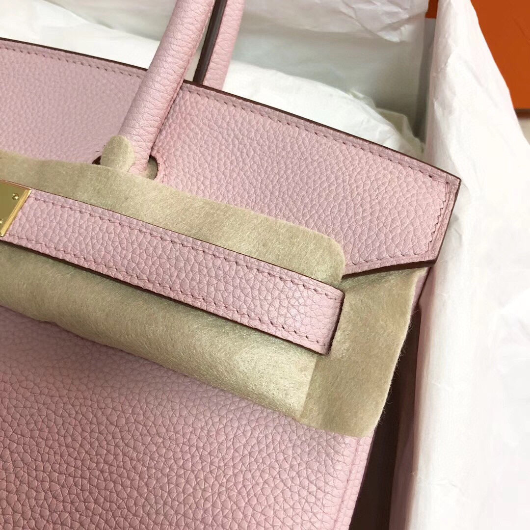 Sac HM Birkin 30 cm en cuir Togo rose et accessoires dorés