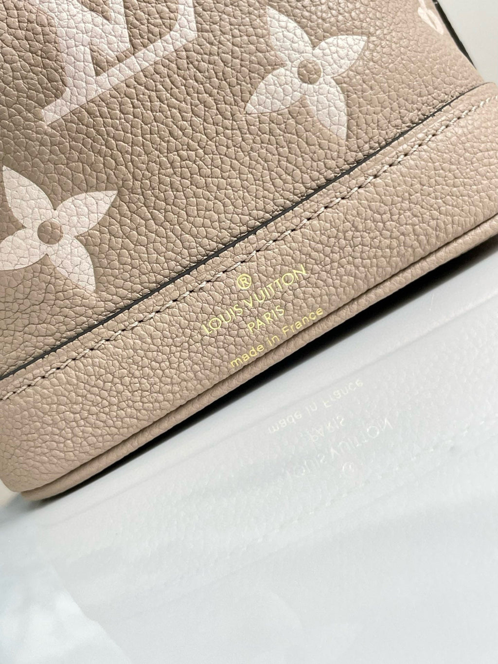 NANO NOE 13 GRIS BICOLORE GRIS MONOGRAMME QUINCAILLERIE OR