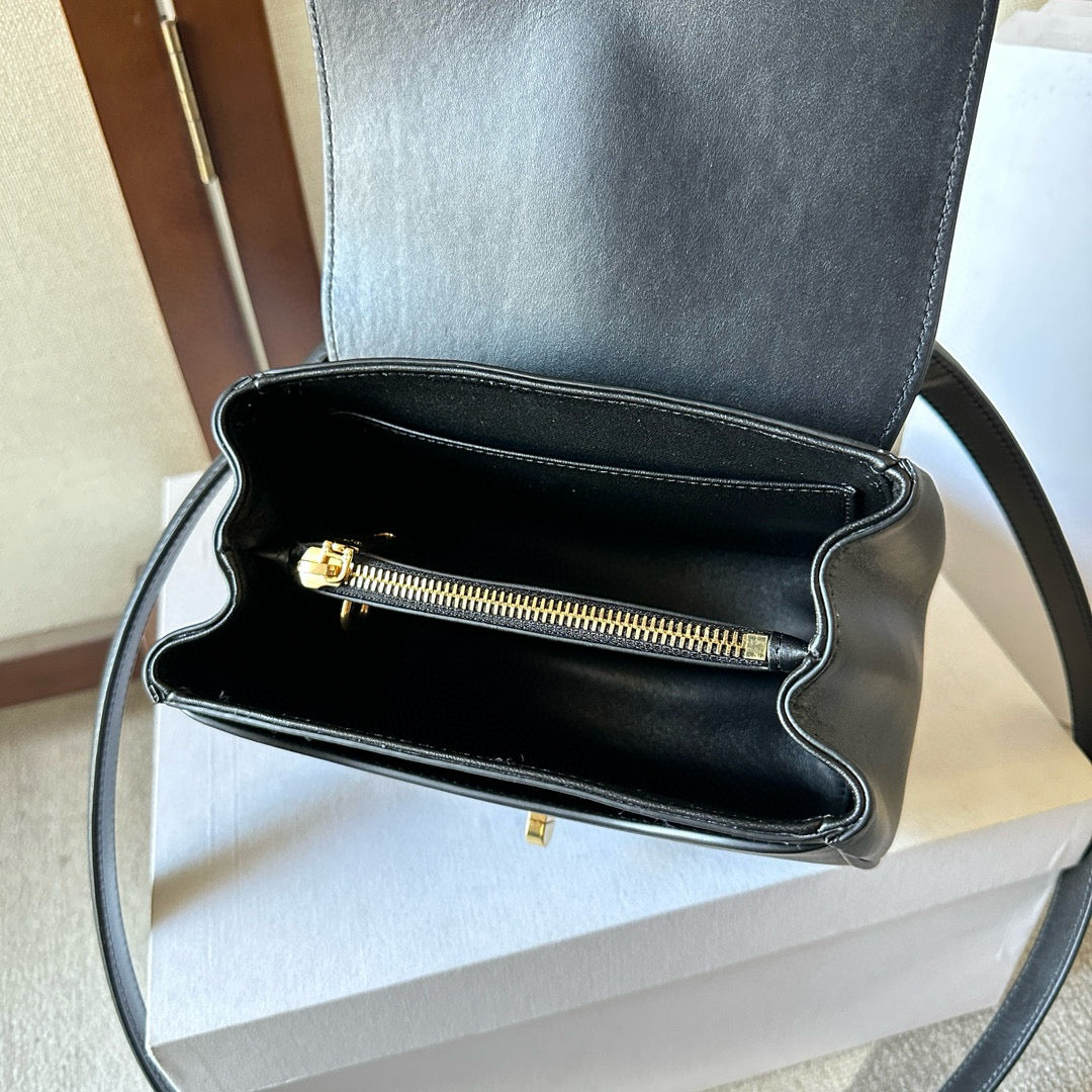 MINI SAC 16 18CM EN CUIR DE VEAU SATINÉ NOIR