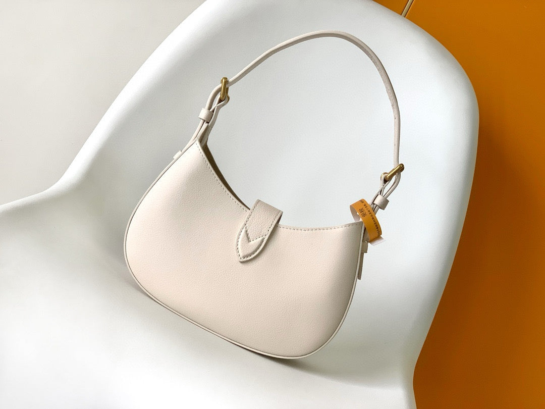 SAC À BANDOULIÈRE DISCRET 26 CM EN CUIR DE VEAU CRÈME 