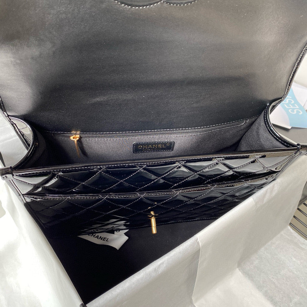 Grand sac à dos CC 31 cm en cuir de veau verni noir et matériel doré