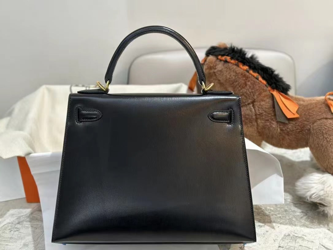 HM KELLY 28CM CUIR DE VEAU NOIR AVEC QUINCAILLERIE DORÉ