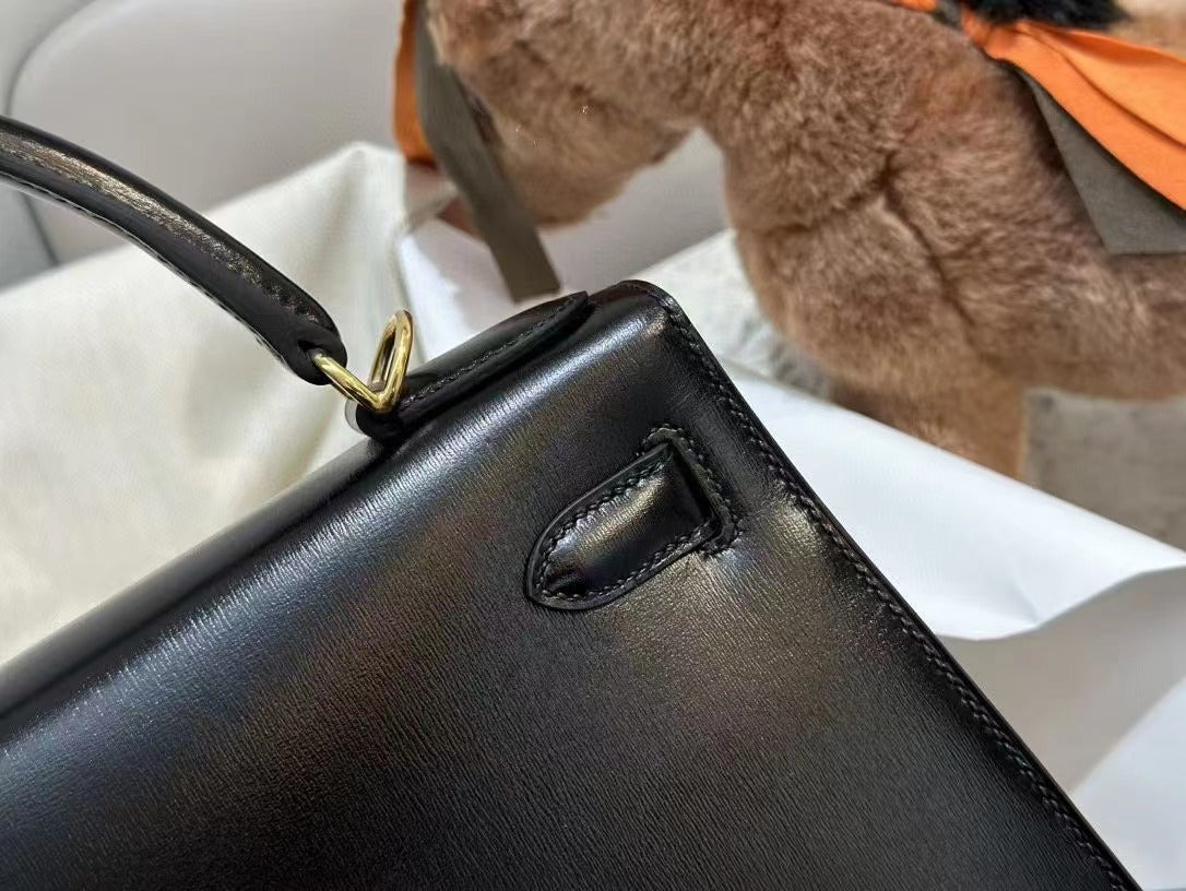 HM KELLY 28CM CUIR DE VEAU NOIR AVEC QUINCAILLERIE DORÉ