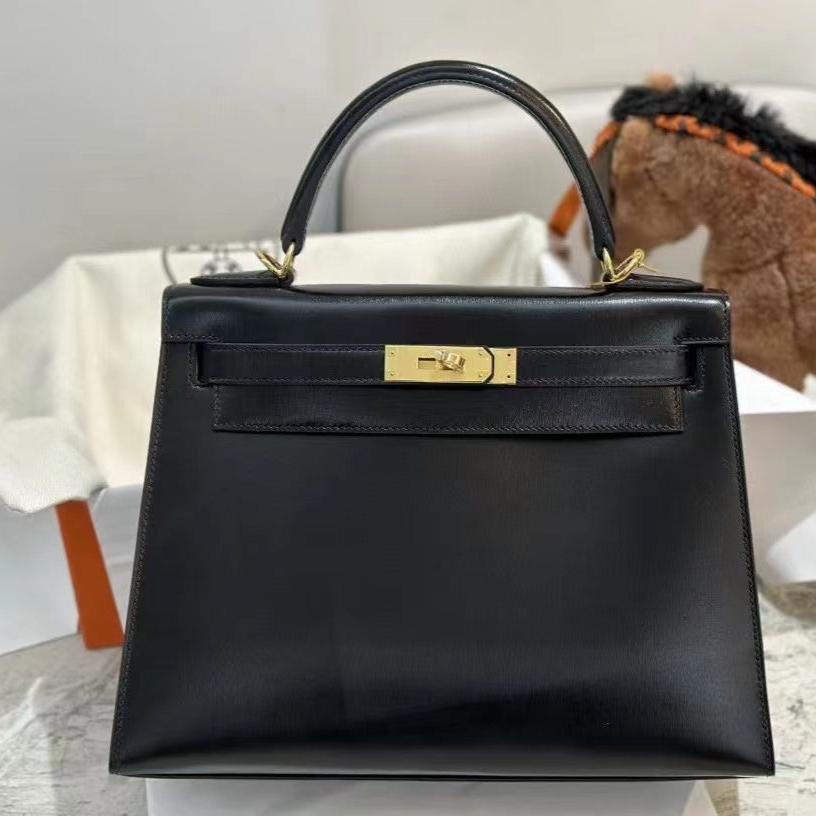 HM KELLY 28CM CUIR DE VEAU NOIR AVEC QUINCAILLERIE DORÉ