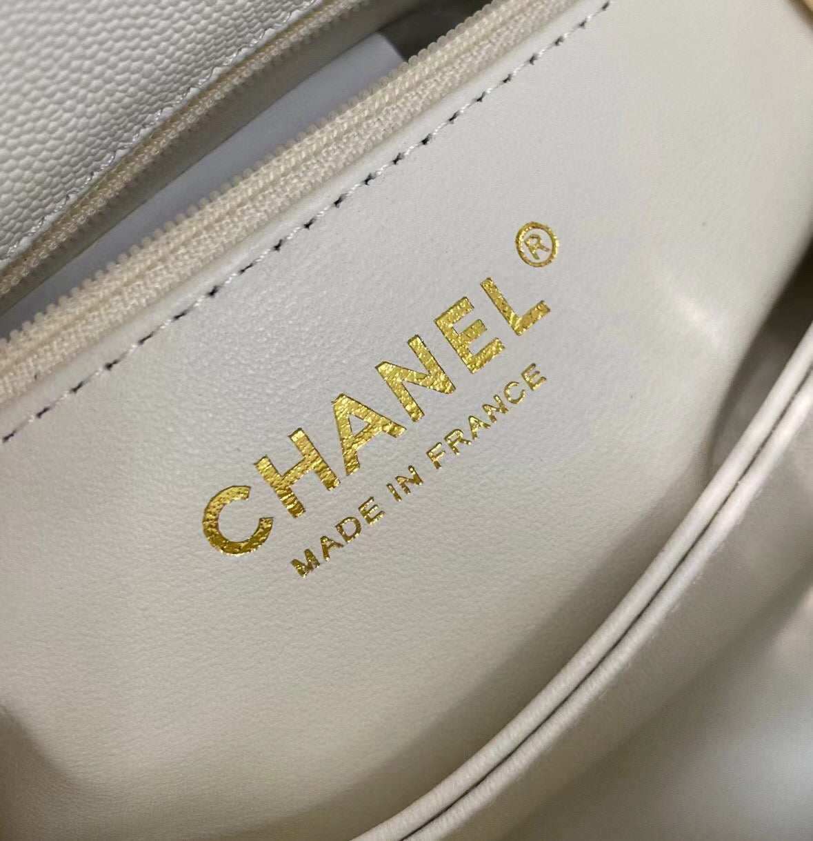 COCO HANDLE FLAP BAG 23CM WHITE QUILTED CAVIAR LIGHT GOLD HARDWARE