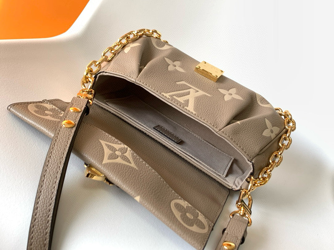 FAVORI 24 DOVE CRÈME BIOCOLORE MONOGRAMME EMPREINTE CUIR 