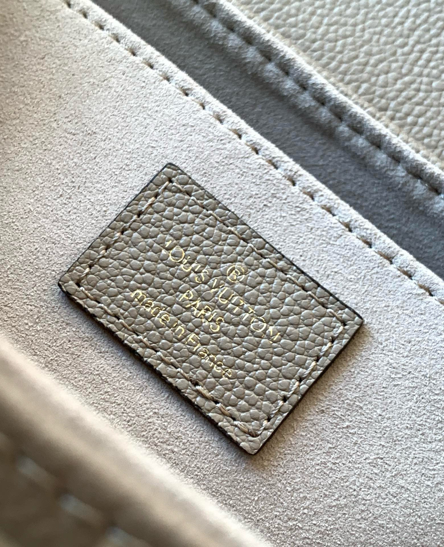 FAVORITE 24 DOVE CREAM BIOCOLOR MONOGRAM EMPREINTE LEATHER