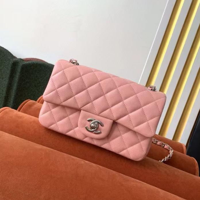 MINI SAC À RABAT 20 CM CUIR CAVIAR ROSE QUINCAILLERIE ARGENTÉE 