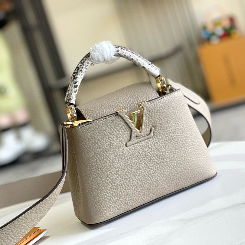SAC CAPUCINES EN CUIR DE VEAU MARRON CLAIR AVEC POIGNÉE SERPENT MEILLEURE VERSION