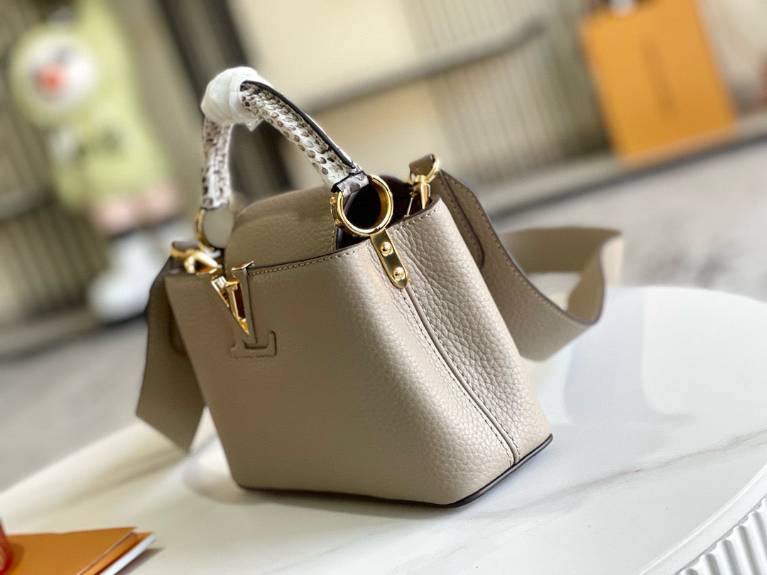 SAC CAPUCINES EN CUIR DE VEAU MARRON CLAIR AVEC POIGNÉE SERPENT MEILLEURE VERSION
