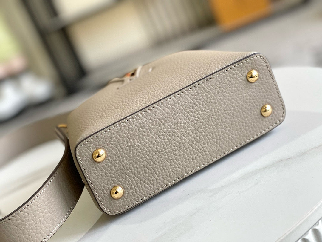 SAC CAPUCINES EN CUIR DE VEAU MARRON CLAIR AVEC POIGNÉE SERPENT MEILLEURE VERSION