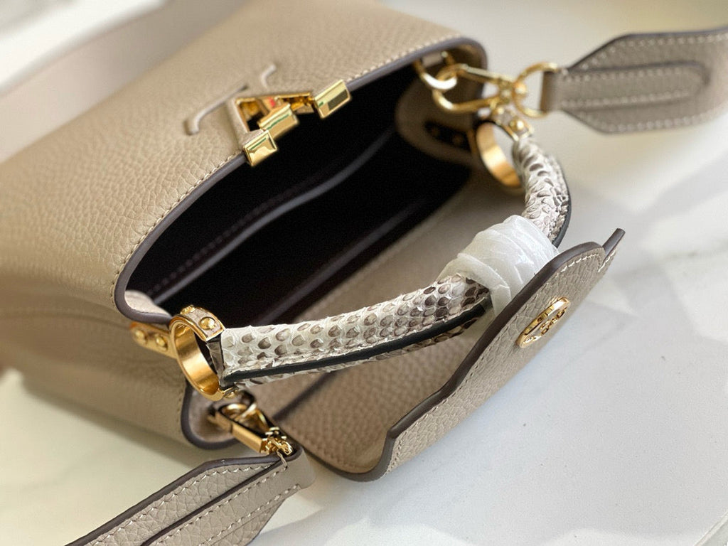 SAC CAPUCINES EN CUIR DE VEAU MARRON CLAIR AVEC POIGNÉE SERPENT MEILLEURE VERSION