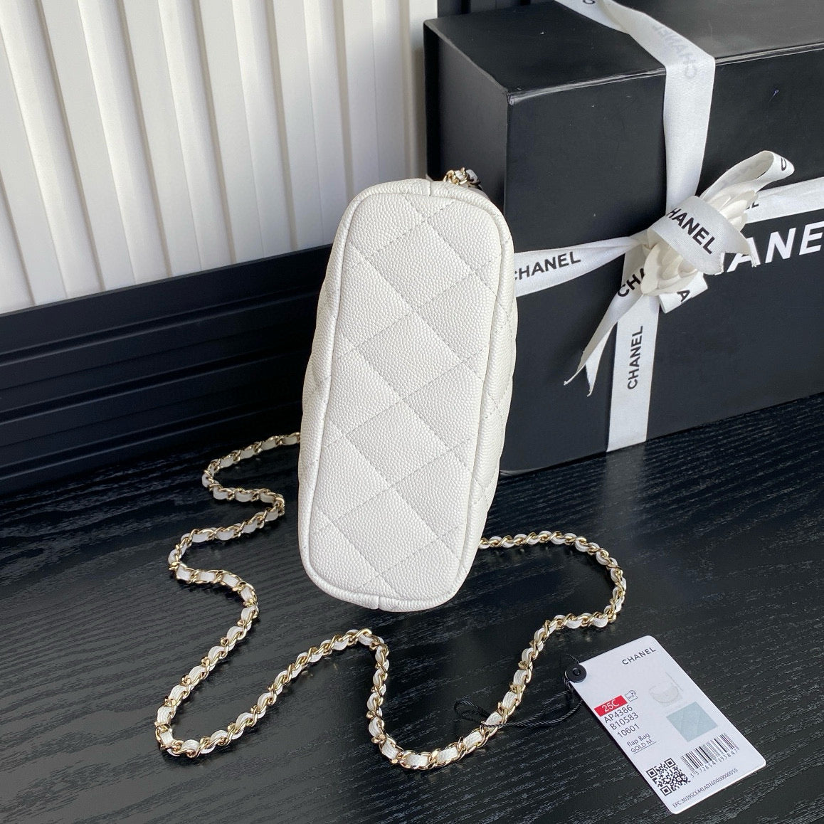 Sac Hobo CC 25C 21,5 cm avec poignée supérieure en cuir de veau grainé blanc