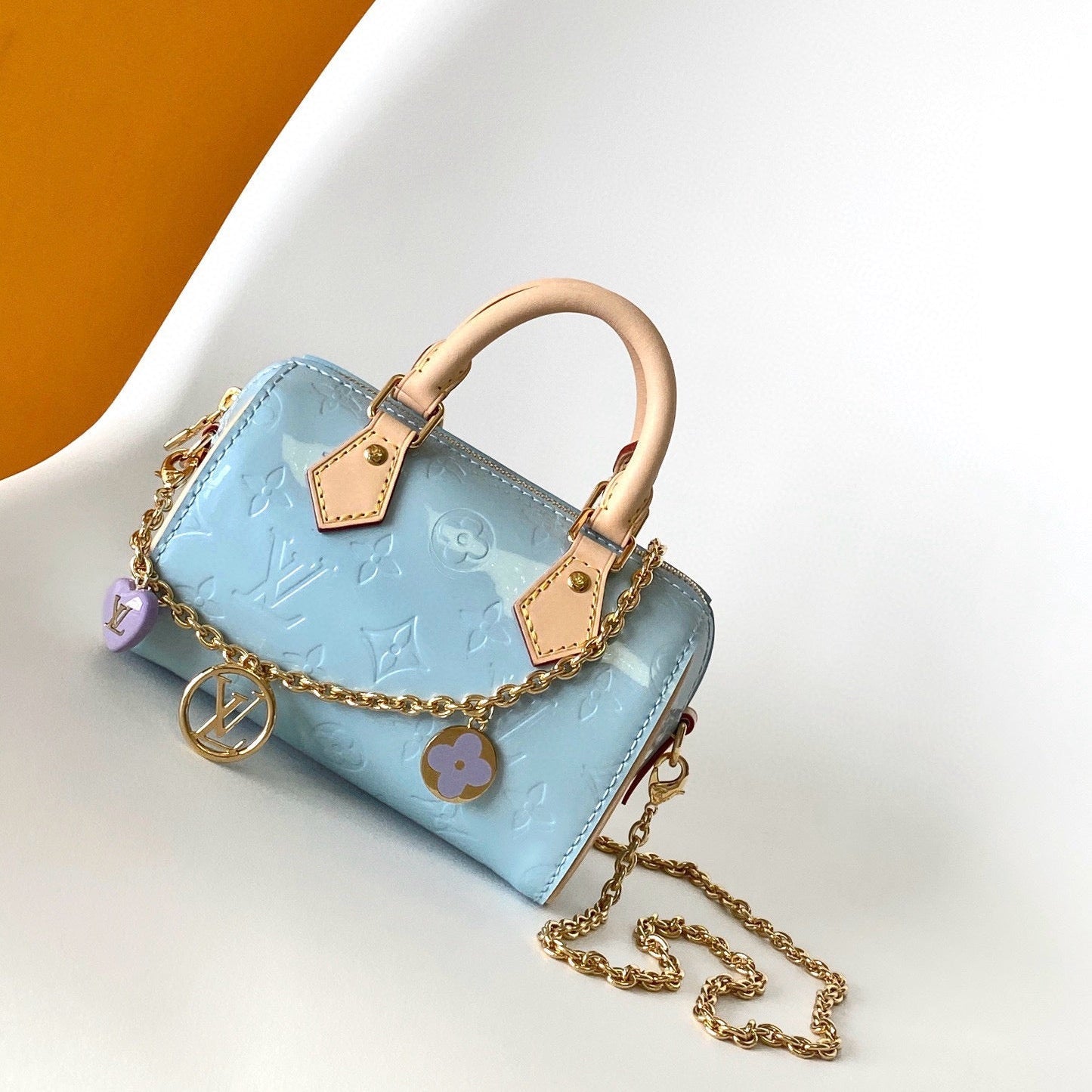 NANO SPEEDY 16 EN PASTEL MONOGRAMME VERNIS QUINCAILLERIE OR