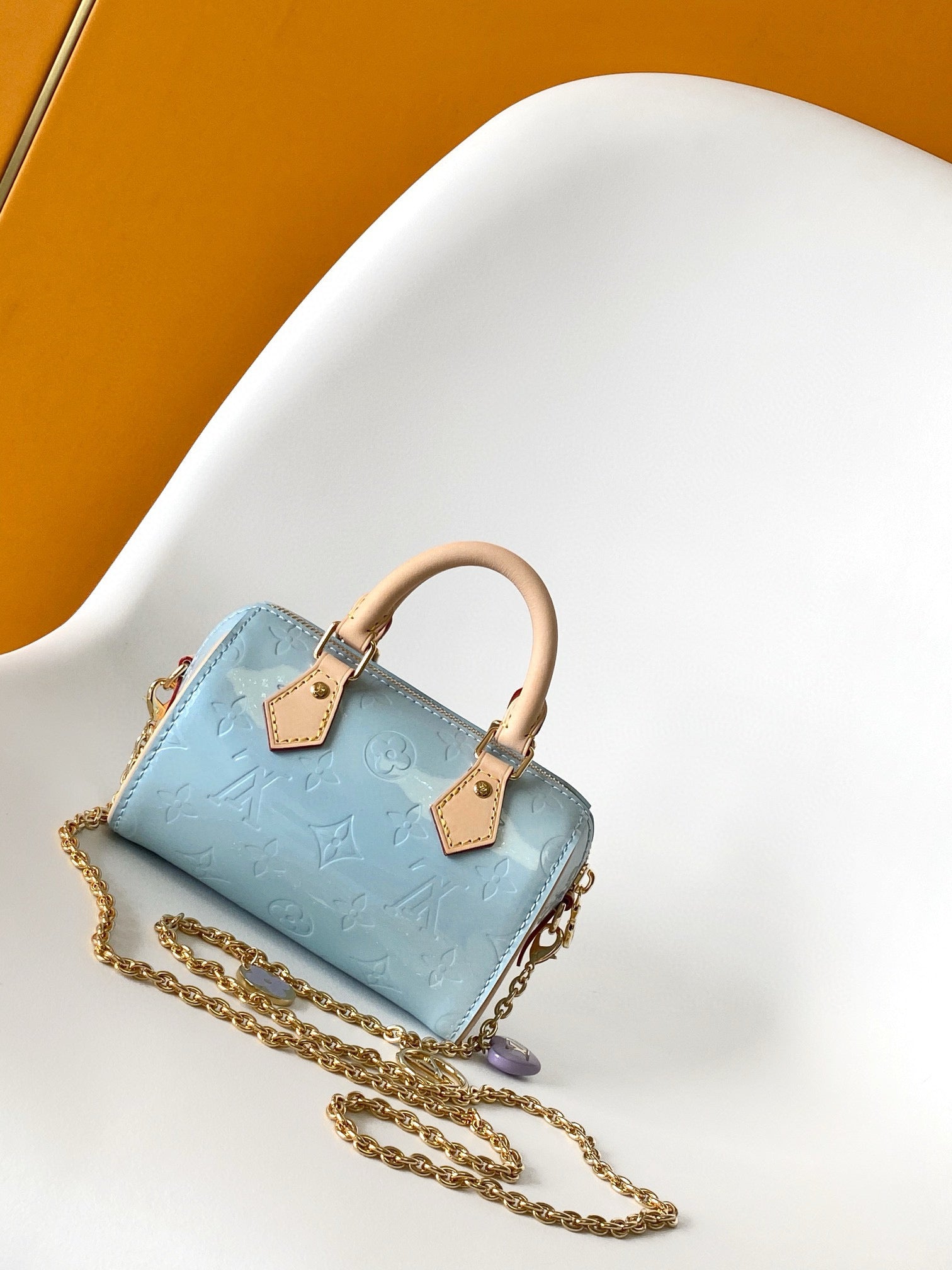 NANO SPEEDY 16 EN PASTEL MONOGRAMME VERNIS QUINCAILLERIE OR
