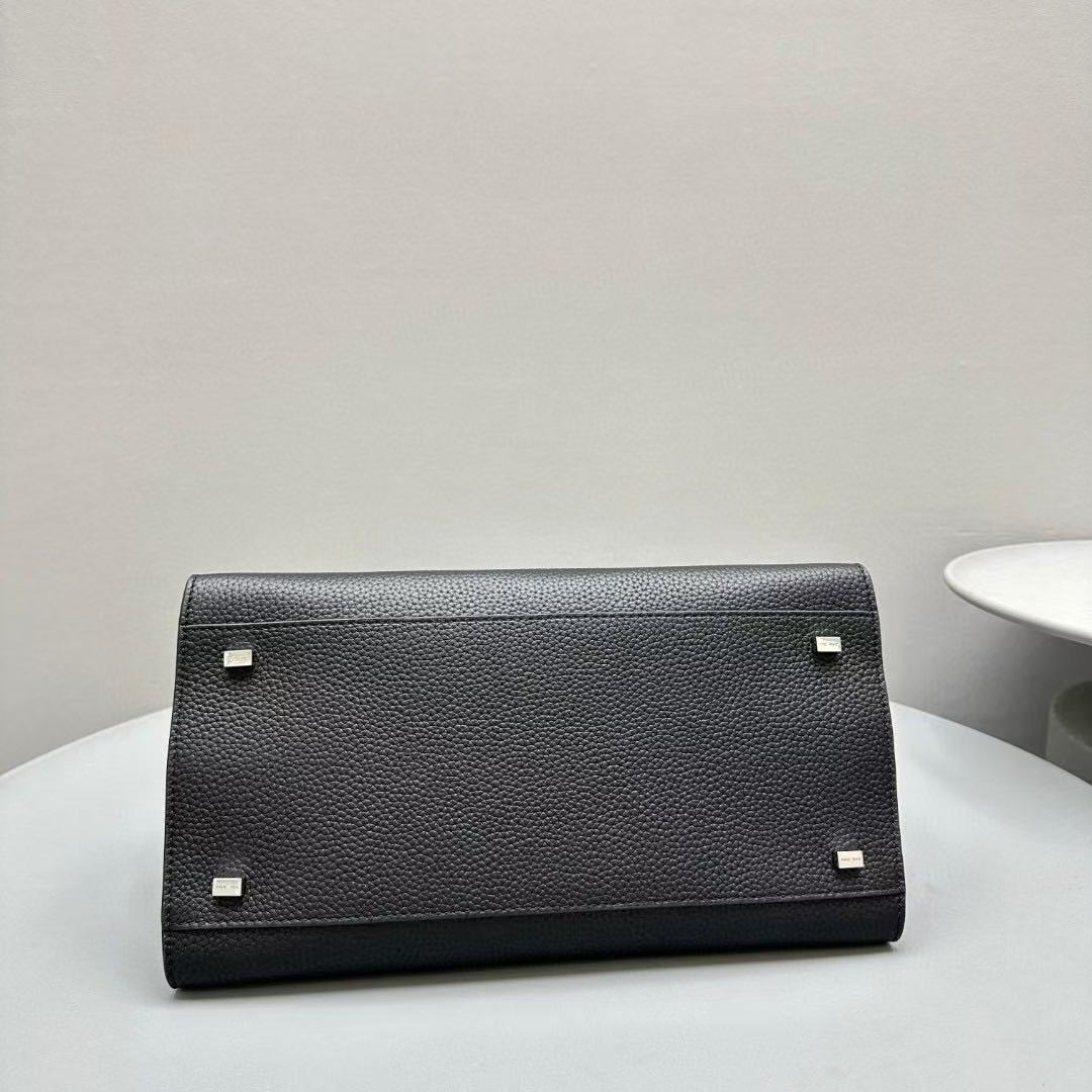 THE ROW MARGAUX 32CM CUIR DE VEAU GRAINÉ NOIR