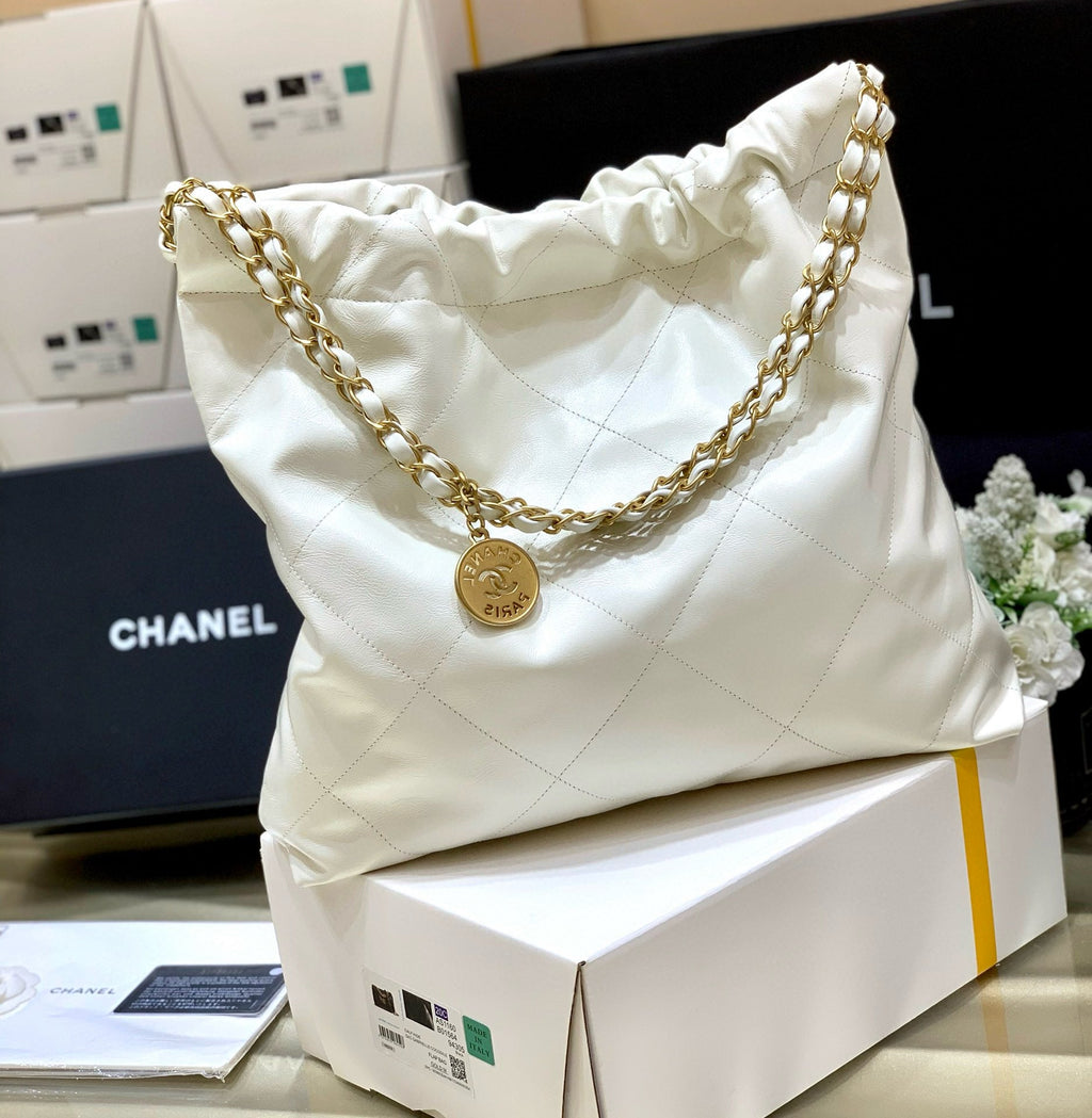 Sac Hobo CC 19 43 cm en cuir de veau blanc, logo noir, matériel doré