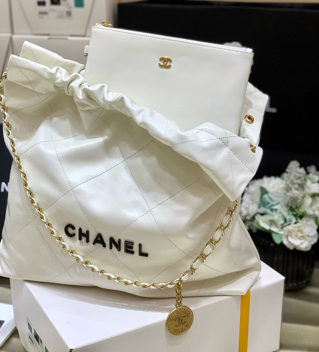Sac Hobo CC 19 43 cm en cuir de veau blanc, logo noir, matériel doré