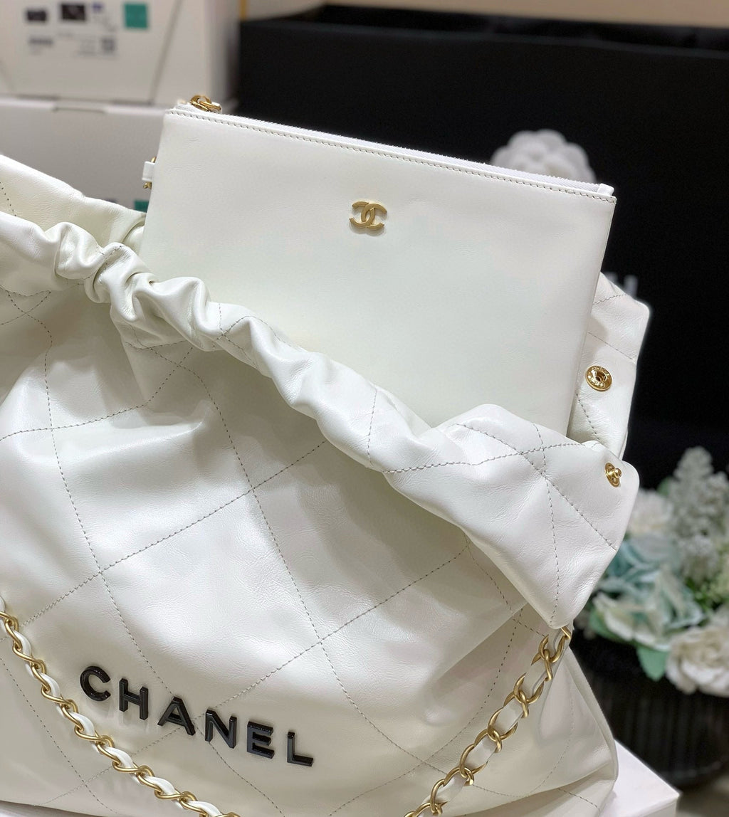 Sac Hobo CC 19 43 cm en cuir de veau blanc, logo noir, matériel doré