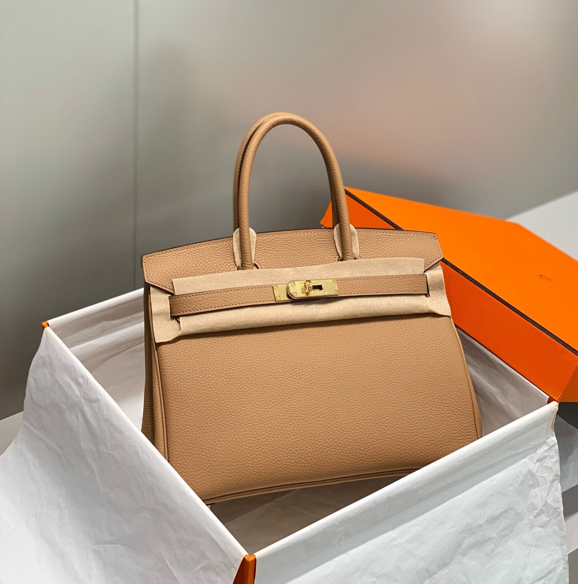 Sac HM Birkin 30 cm en cuir Togo saumon, accastillage doré