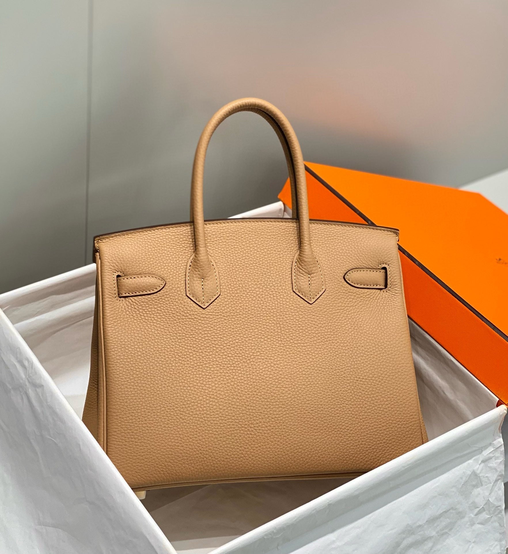 Sac HM Birkin 30 cm en cuir Togo saumon, accastillage doré
