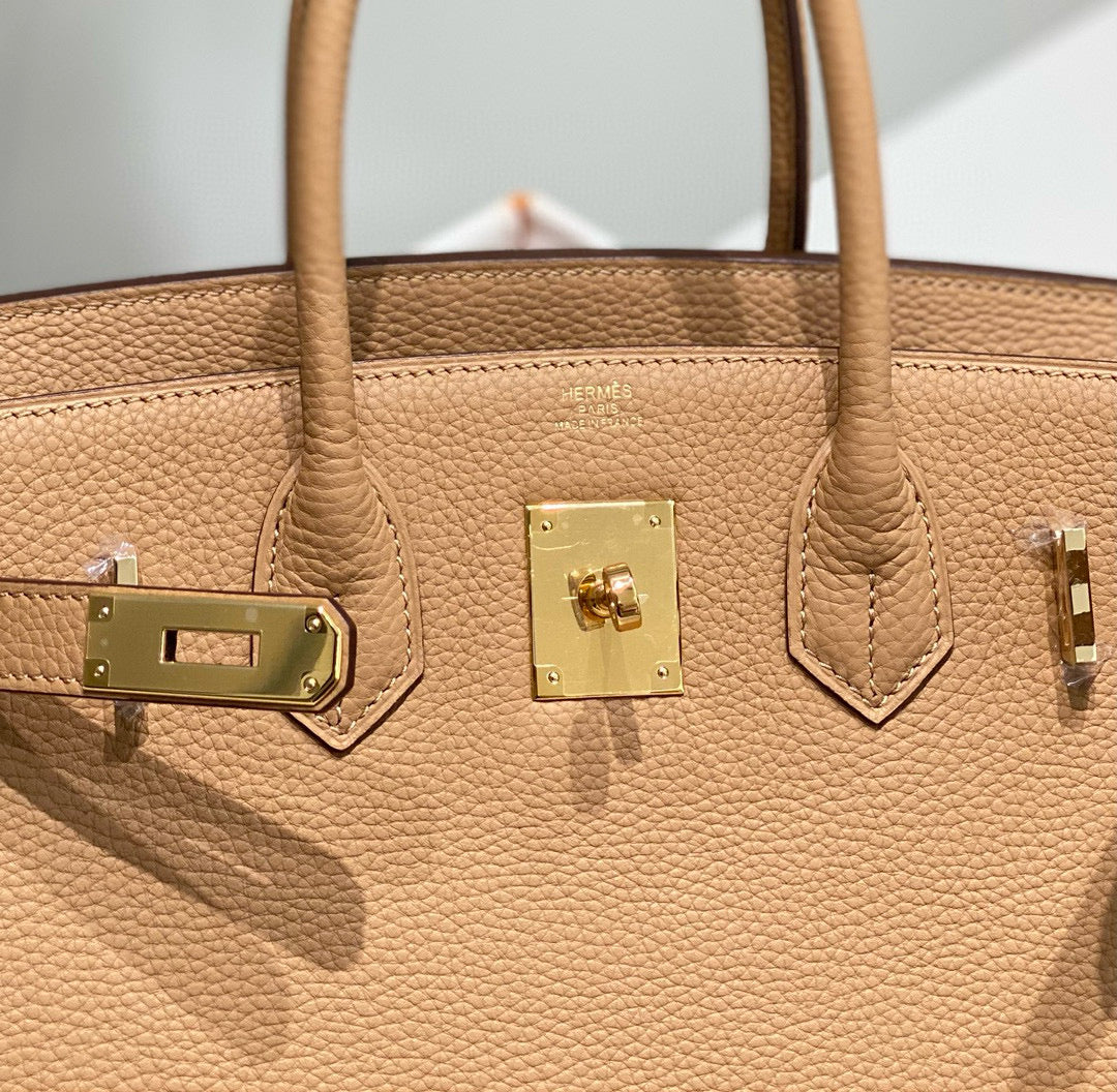 Sac HM Birkin 30 cm en cuir Togo saumon, accastillage doré