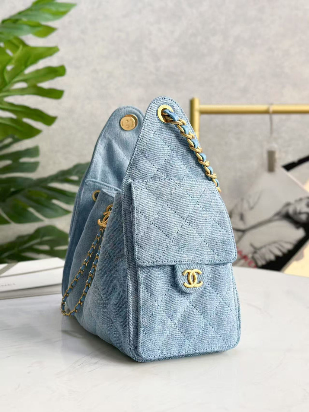 CC 25C HOBO BAG 30CM LIGHT BLUE DENIM