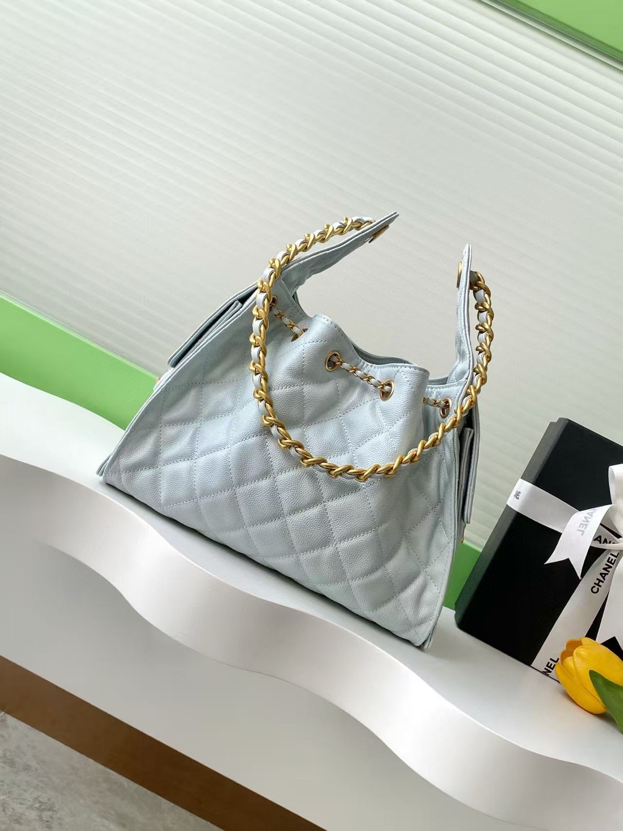 SAC HOBO CC 25C 30CM CUIR DE VEAU GRAINÉ BLEU CLAIR
