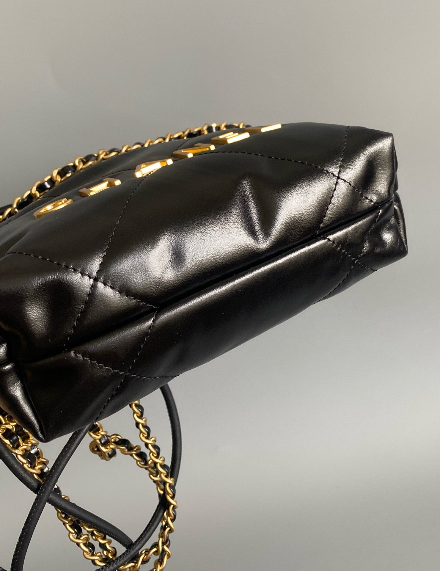 CC 22 HOBO BAG 19CM BLACK LAMBSKIN GOLD HARDWARE